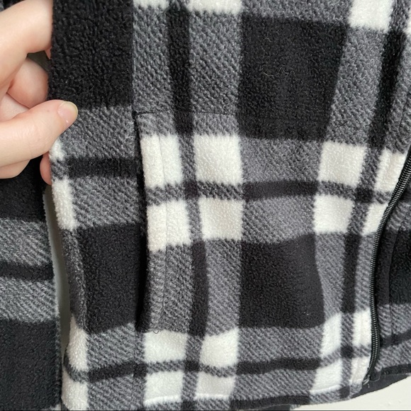 Plaid Fleece zip up - Picture 3 of 5
